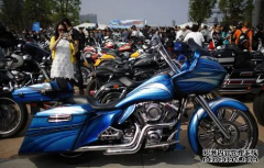 <b>大只500注册登录好人王平获赠一辆新摩托</b>