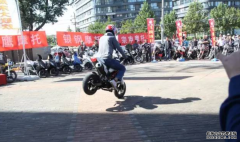 <b>大只500注册登录时尚与进步：银钢小怪兽进京</b>