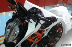 <b>大只500注册开户2017 KTM DUKE390实车长这样!? 390ADV版</b>